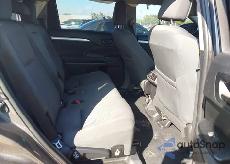 2019 Toyota Highlander Le z USA, uszkodzony, nr VIN 5TDZARFH2KS047679